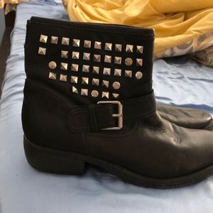 Steve Madden Outtlaww Boots size 8